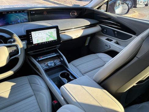 Used 2025 Lincoln Nautilus Reserve w/ Jet Appearance Package image 32