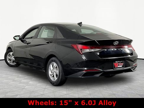 Used 2022 Hyundai Elantra SE FWD image 4