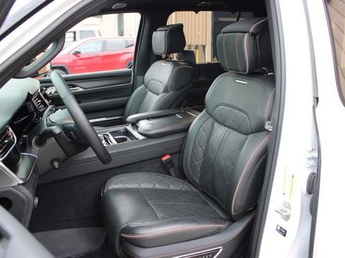 Used 2024 Jeep Grand Wagoneer Series III w/ Rear Seat Video Group 1 AWD/4WD image 17