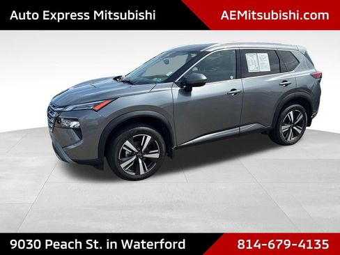 Used 2025 Nissan Rogue SL AWD/4WD image 3
