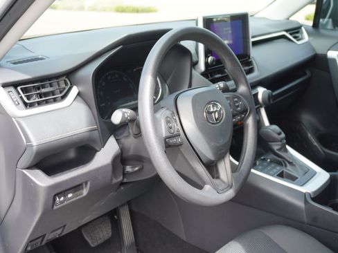 Used 2025 Toyota RAV4 LE AWD/4WD image 18