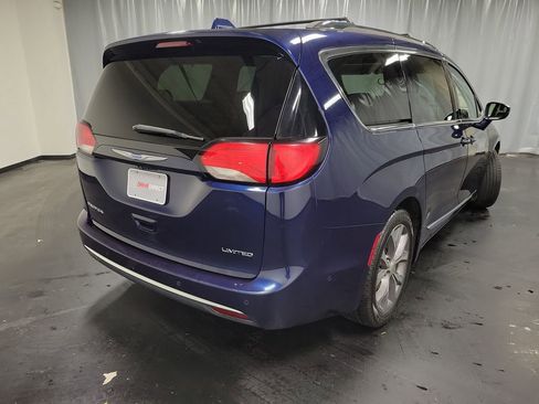 Used 2018 Chrysler Pacifica Limited w/ Tire & Wheel Group image 9