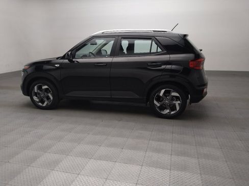 Used 2023 Hyundai Venue SEL image 3