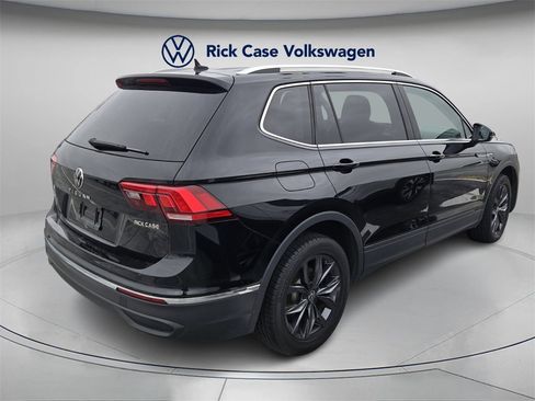 Used 2023 Volkswagen Tiguan SE image 3