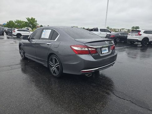 Used 2017 Honda Accord Touring image 5