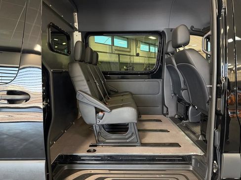 Used 2025 Mercedes-Benz Sprinter 2500 image 24