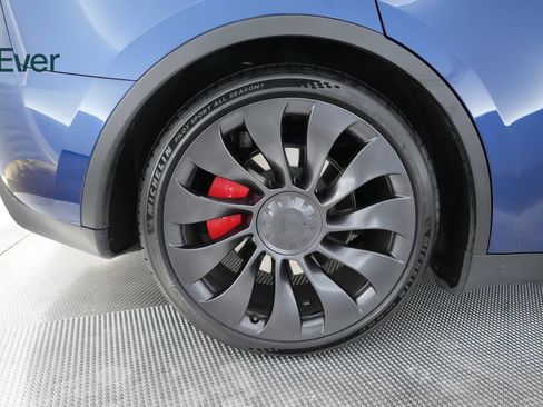 Used 2023 Tesla Model Y Performance AWD/4WD image 9