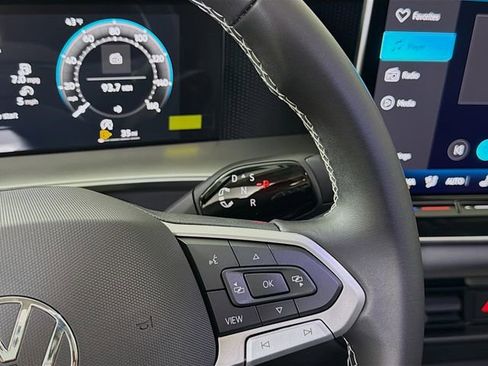 New 2026 Volkswagen Tiguan SE image 18