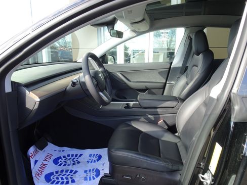 Used 2021 Tesla Model Y Long Range image 8