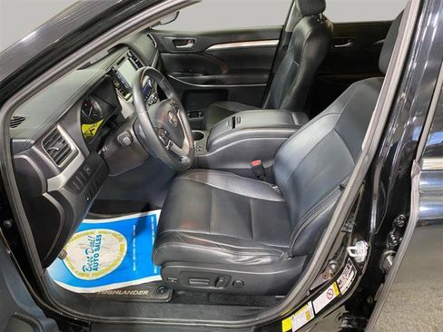 Used 2015 Toyota Highlander XLE image 17