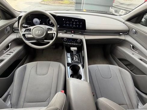 Used 2025 Hyundai Elantra SEL image 22