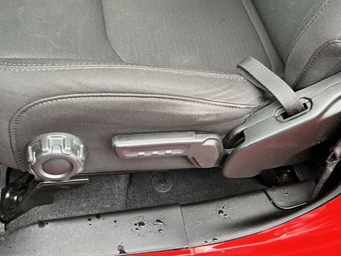 Used 2023 Jeep Wrangler Unlimited w/ Sun & Screen Package image 15