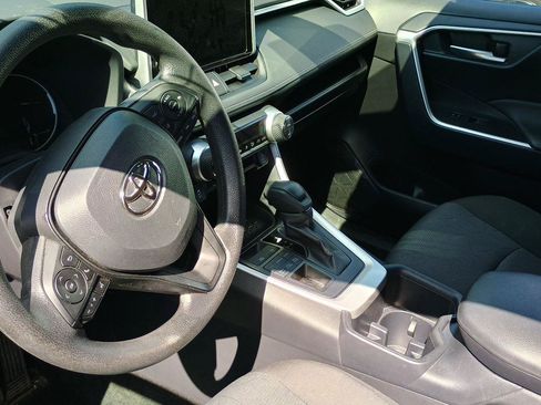 Used 2025 Toyota RAV4 XLE AWD/4WD image 4