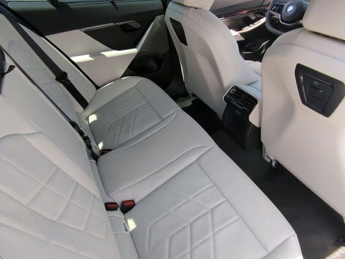 Used 2025 BMW i5 eDrive40i w/ Executive Package RWD image 14