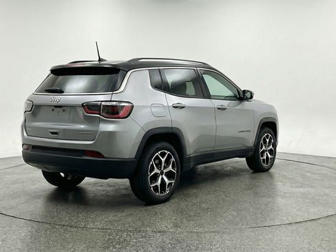 Used 2025 Jeep Compass Limited image 9