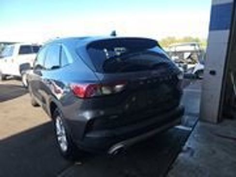 Used 2022 Ford Escape SE image 2