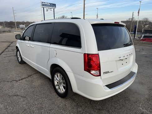 Used 2019 Dodge Grand Caravan SXT w/ Driver Convenience Group image 5