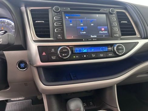 Used 2018 Toyota Highlander Limited AWD/4WD image 31
