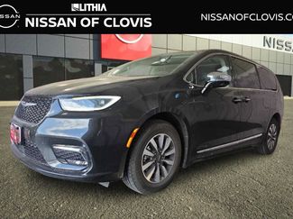 Used 2023 Chrysler Pacifica Limited FWD video 1
