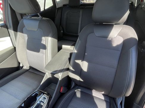 Certified 2025 Chevrolet Trax LT image 21