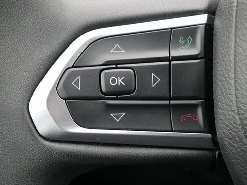 Used 2024 Jeep Compass Latitude image 23