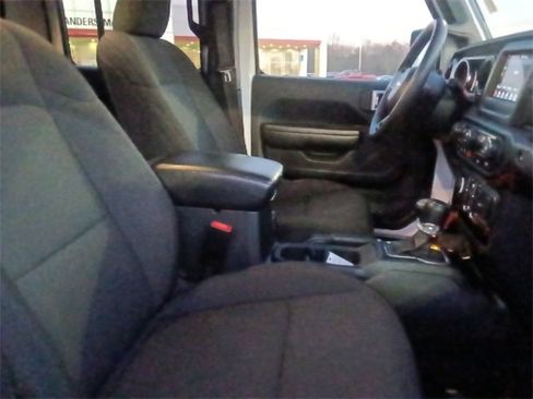 Used 2023 Jeep Gladiator Sport image 28