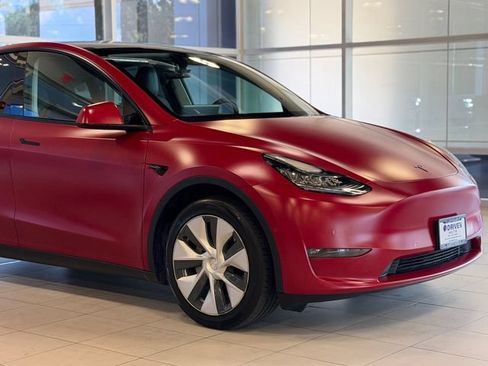 Used 2022 Tesla Model Y Long Range AWD/4WD image 5