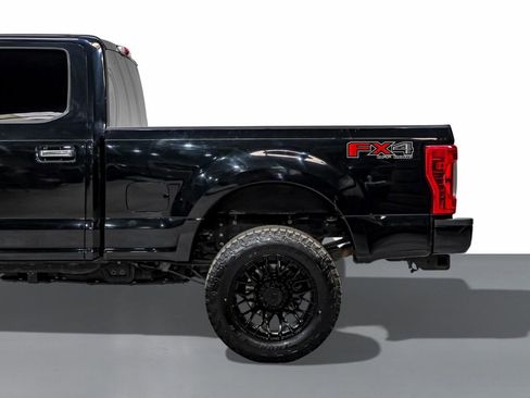 Used 2019 Ford F250 XLT w/ XLT Premium Package image 12