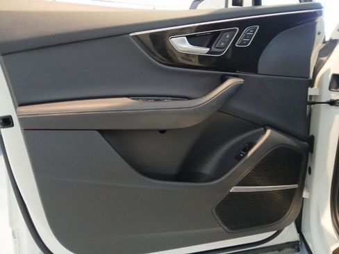 Used 2025 Audi Q7 3.0T Premium Plus image 17