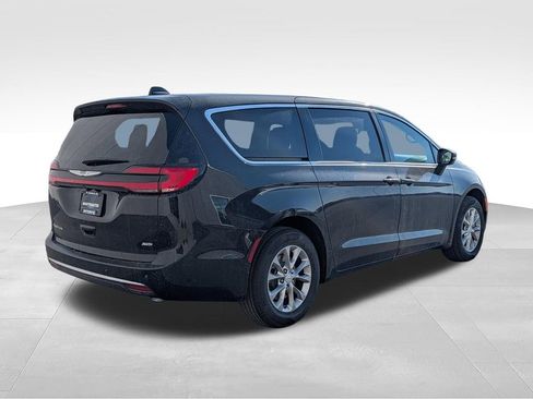 New 2026 Chrysler Pacifica Select AWD/4WD image 2