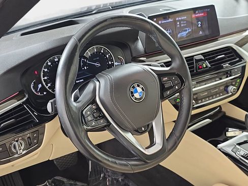 Used 2018 BMW 530i xDrive AWD/4WD image 19