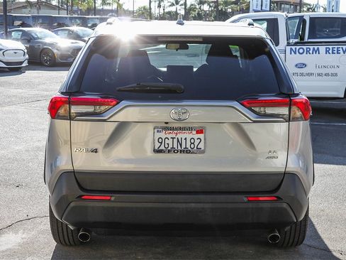 Used 2021 Toyota RAV4 LE image 8