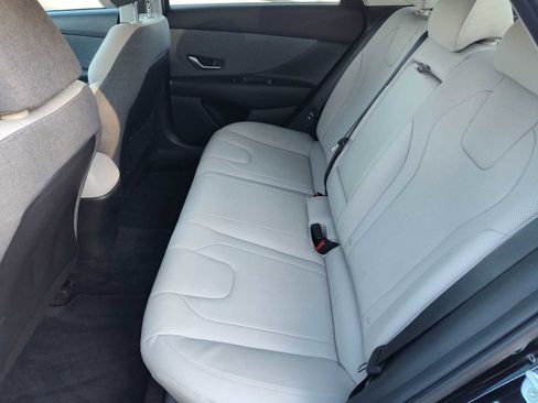 Certified 2023 Hyundai Elantra Limited image 7