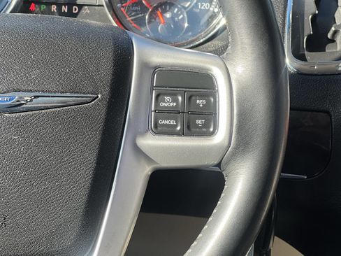 Used 2016 Chrysler Town & Country Touring image 24