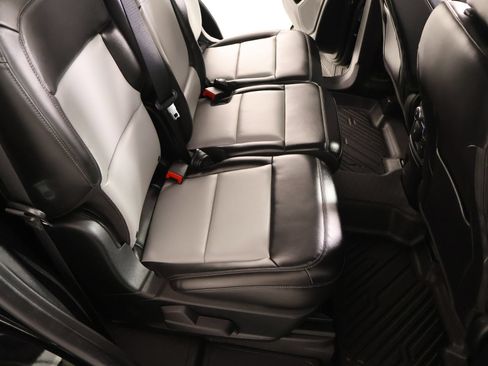 Used 2022 Ford Explorer XLT w/ Equipment Group 202A RWD image 15