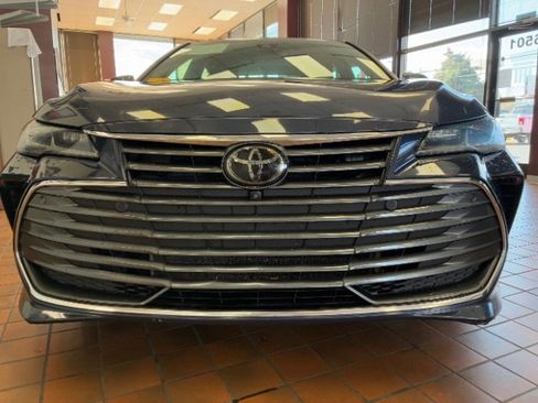 Used 2019 Toyota Avalon Limited image 3