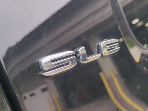 Used 2023 GMC Acadia SLE w/ Driver Convenience Package AWD/4WD image 30