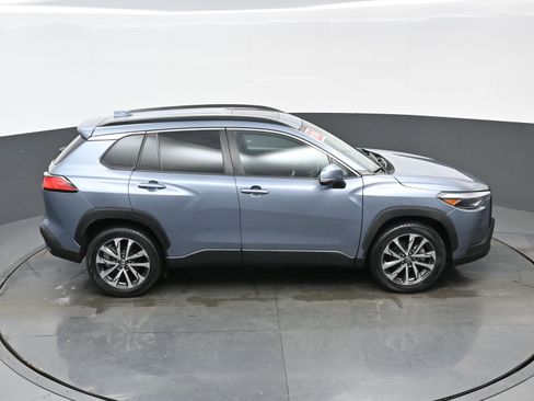 Used 2022 Toyota Corolla Cross XLE image 43