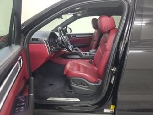Used 2023 Porsche Cayenne Platinum Edition AWD/4WD image 8