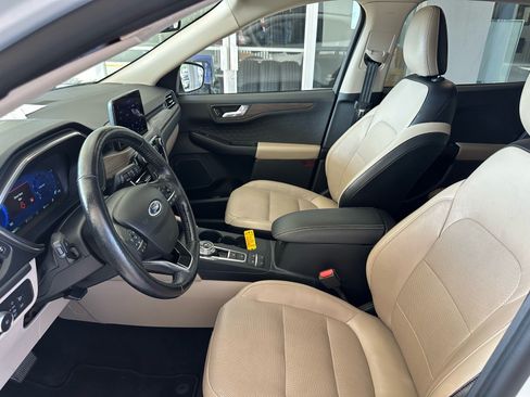 Certified 2020 Ford Escape Titanium AWD/4WD image 17