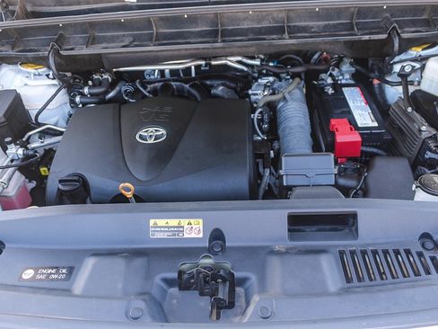 Used 2021 Toyota Highlander L FWD image 27