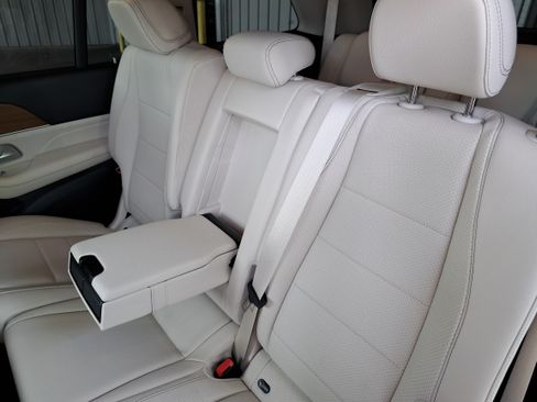 Used 2021 Mercedes-Benz GLS 450 4MATIC image 14