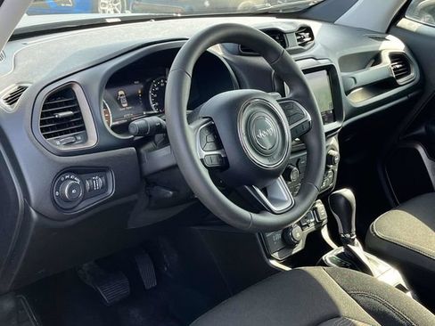 Used 2023 Jeep Renegade Latitude AWD/4WD image 12