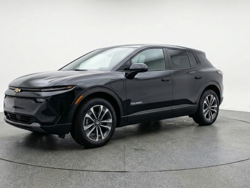 Used 2025 Chevrolet Equinox LT image 3