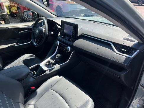 Used 2022 Toyota RAV4 XLE Premium AWD/4WD image 17