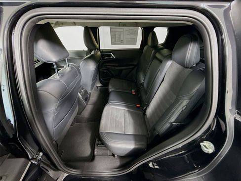 Used 2025 Mitsubishi Outlander SE FWD image 20