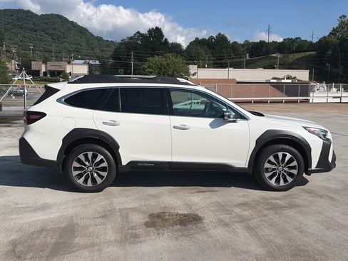 Used 2023 Subaru Outback Touring XT AWD/4WD image 2