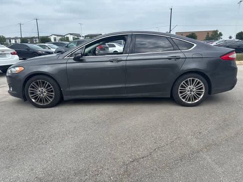 Used 2016 Ford Fusion SE w/ Equipment Group 202A FWD image 2