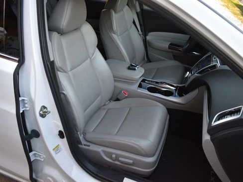 Used 2017 Acura TLX V6 w/ Technology Package image 19