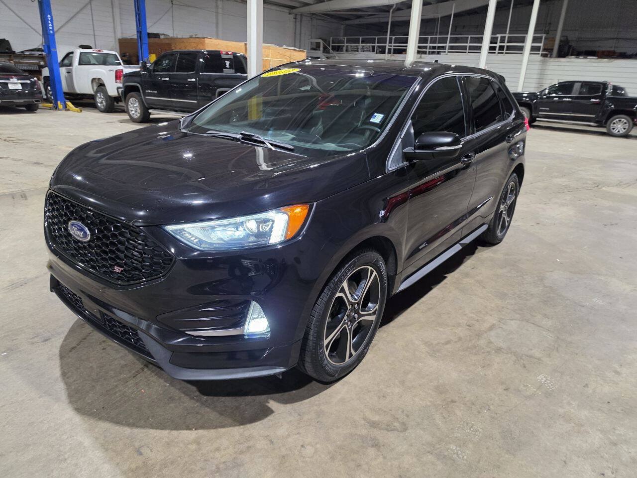 Used 2019 Ford Edge ST w/ Convenience Package AWD/4WD image 2